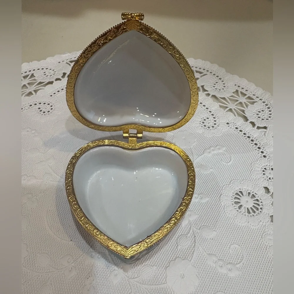 Japanese Hand Painted Heart-Shaped Ceramic Trinket Box